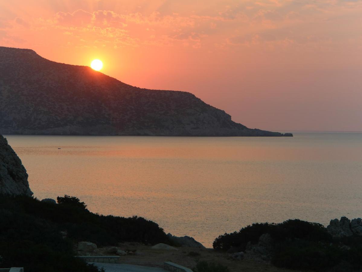 Castelia Bay Hotel Amoopi Bagian luar foto