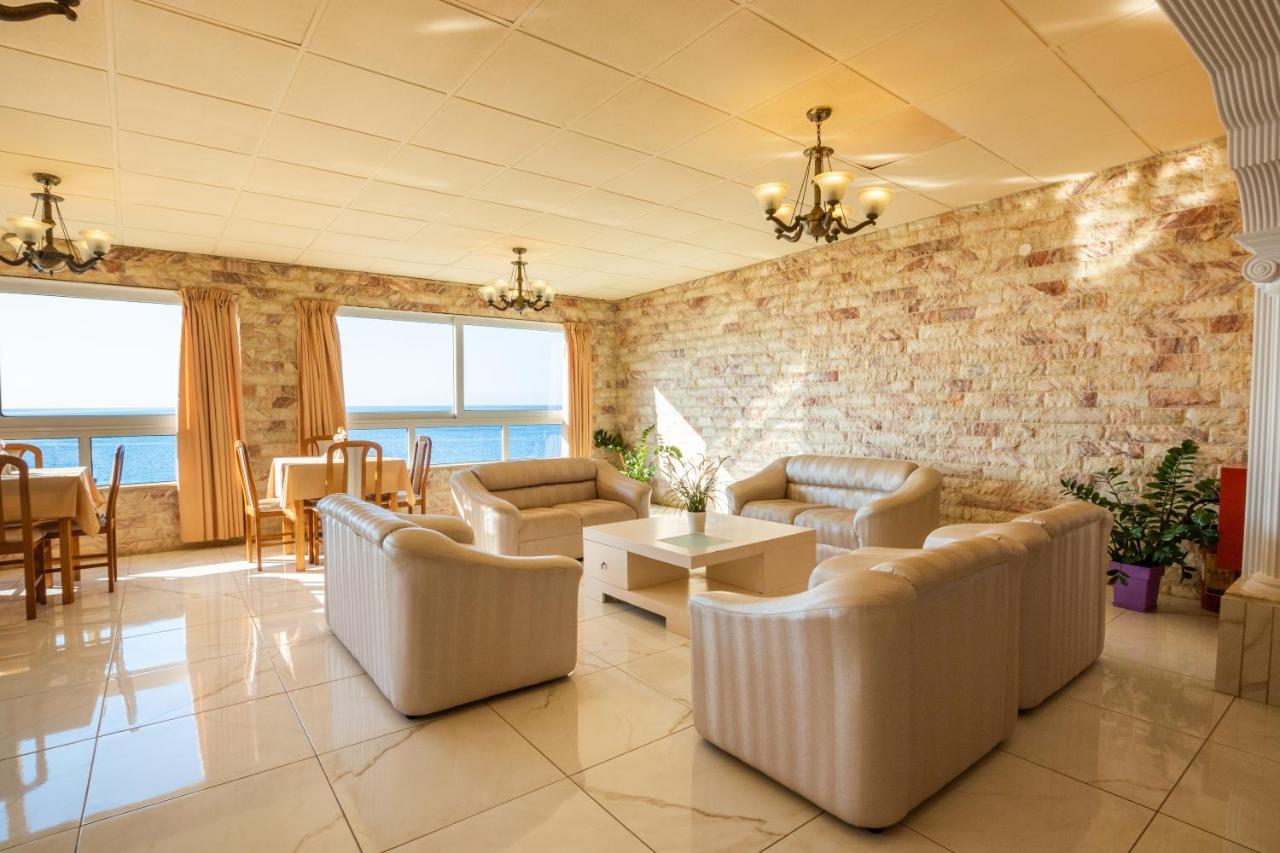 Castelia Bay Hotel Amoopi Bagian luar foto