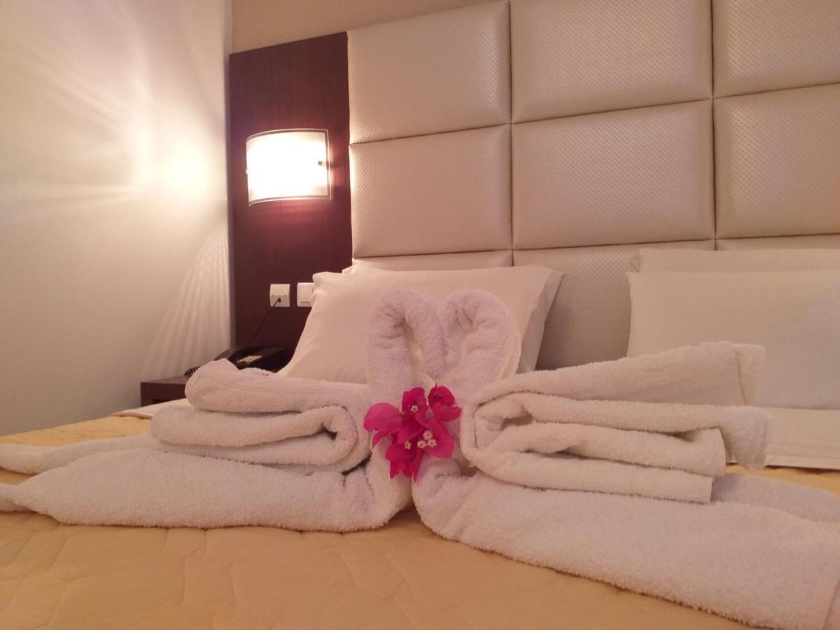Castelia Bay Hotel Amoopi Bagian luar foto